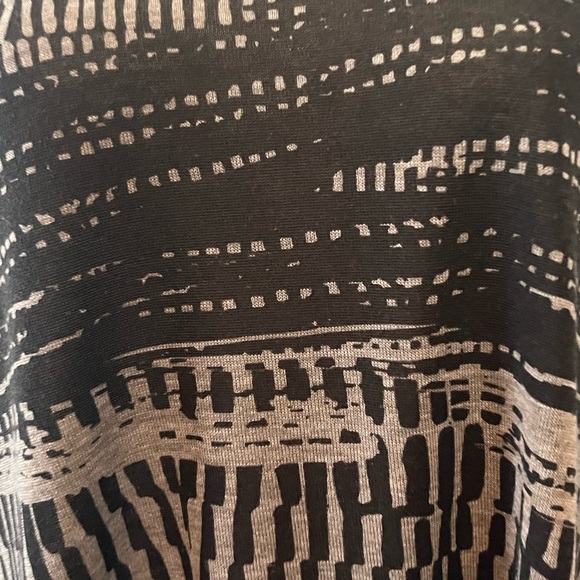 Cupio black and gray  sharkbite tunic, crew neck size XL - Picture 6 of 6